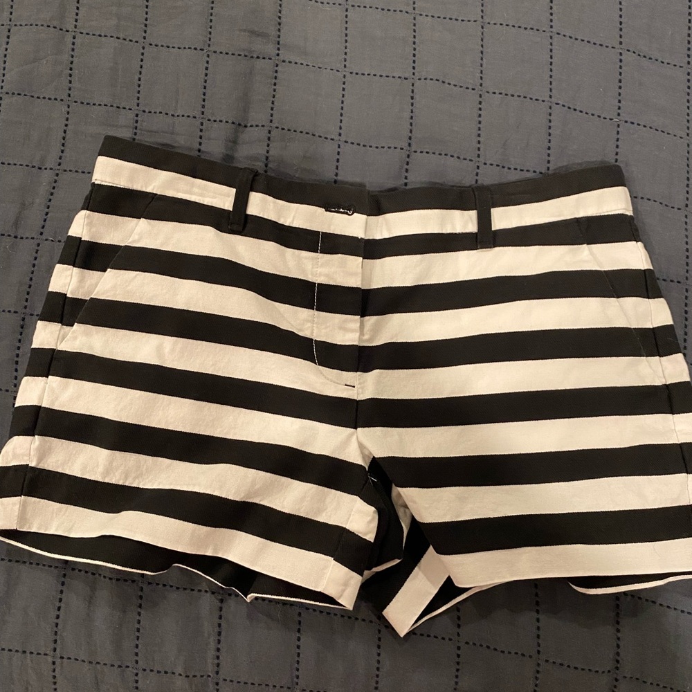 Gap black and white stripe shorts